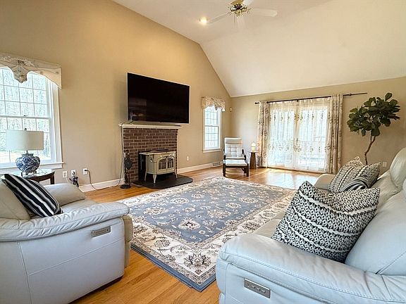 4th image of 15 Cutters Ridge Rd