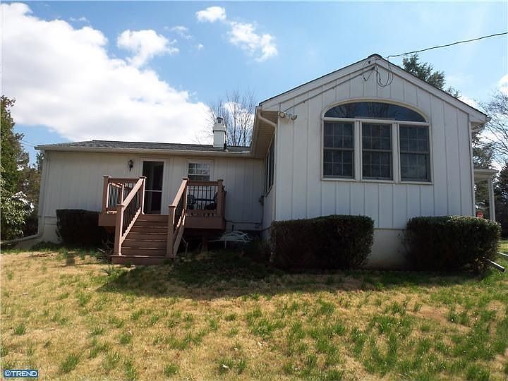 1st image of 302 N Lake Dr
