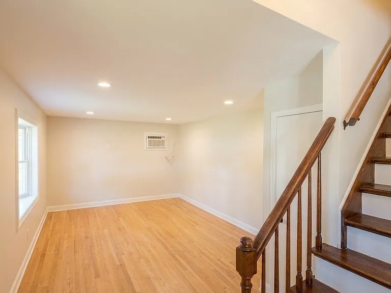 31 Dupont Ter — Photo 3