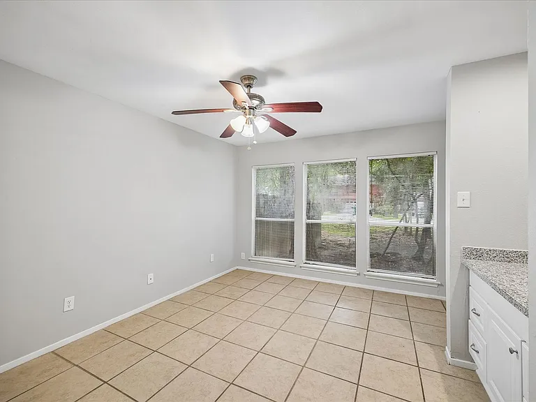 2 Goldthread Ct — Photo 26