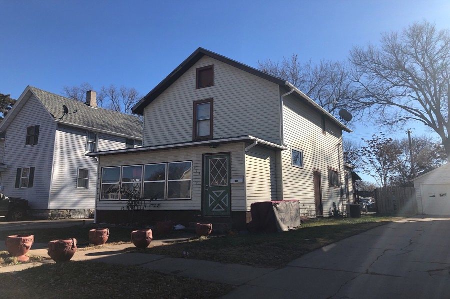 2nd image of 214 E 6th St