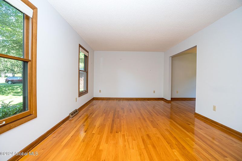 4th image of 611 Top Ridge Drive