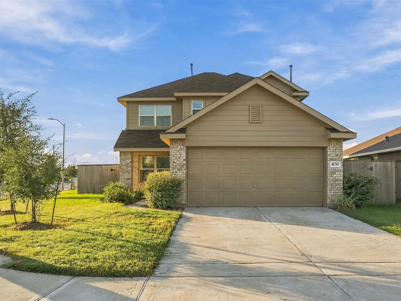 4 bed, 2.5 bath, 1859 sqft, $2,150 — Photo 1