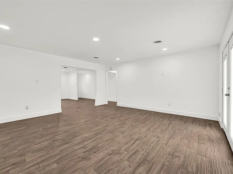 470 Beresford St — Photo 11