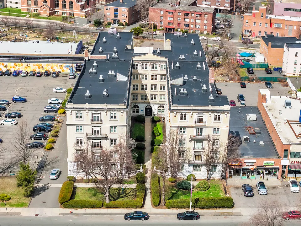 210-303 Farmington Ave #C303