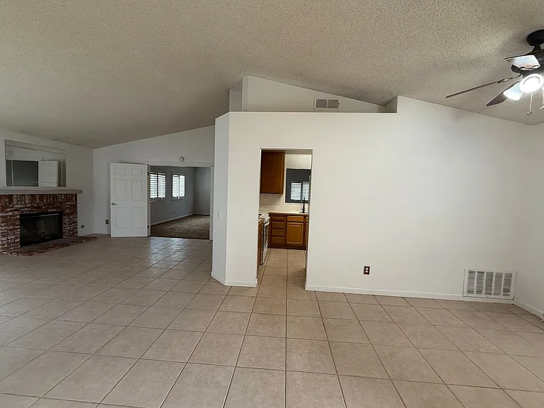 15191 Farmington Ct — Photo 8