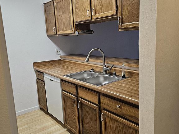 4th image of 1620 Eastridge Dr APT 203