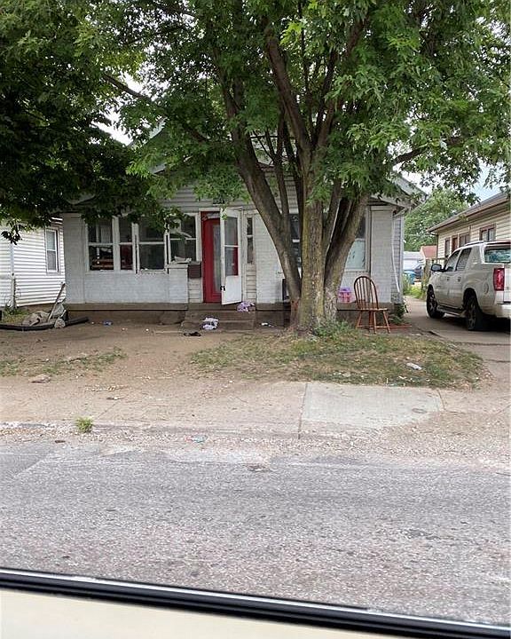 2nd image of 1547 S Belmont Ave