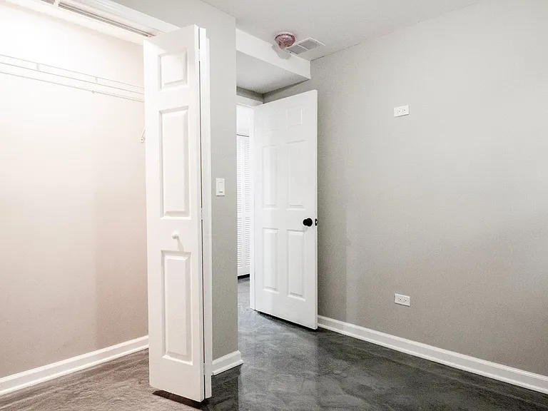 Amazing 4-bed Duplex by UIC — Photo 11