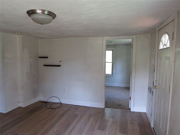 5th image of 850 Barclay Hill Rd