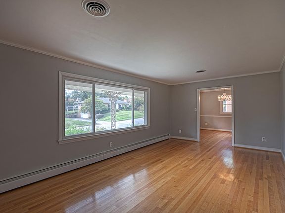2nd image of 4835 Glenbrook Dr