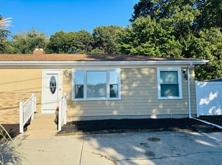 4 Summit St, Johnston, RI 02919