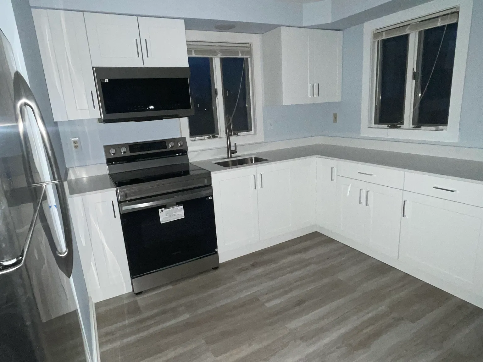 90 Taylor Ave — Photo 2