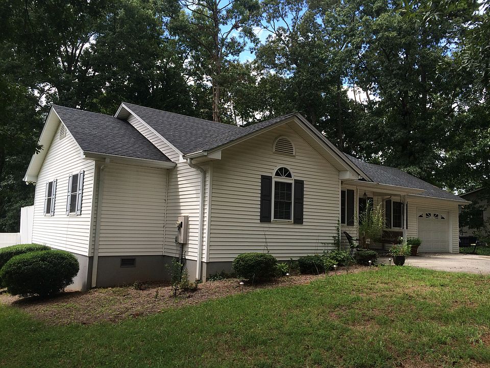 1st image of 303 Dixon Dr