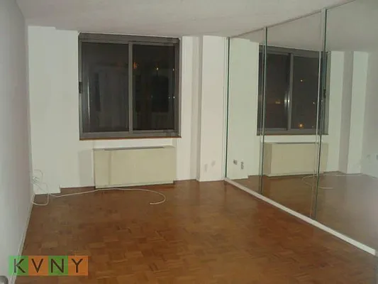 Rented by KVNY Soho | media 7