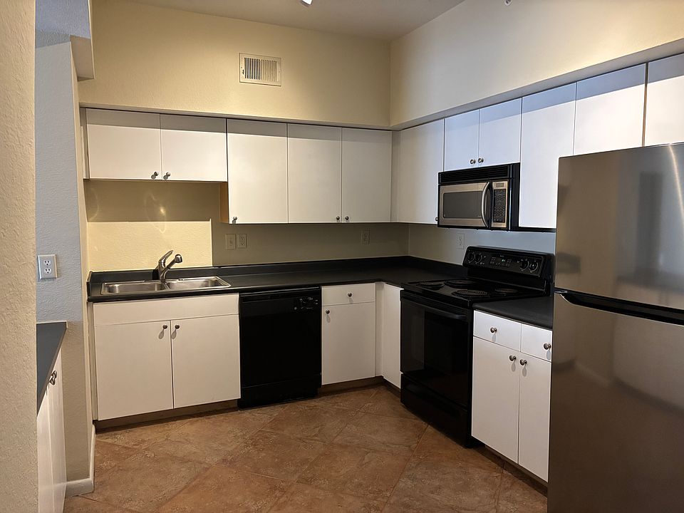 1st image of 2421 W Horatio St Unit 832