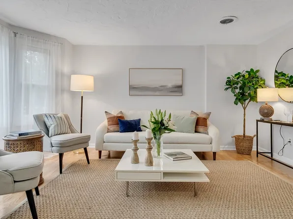 307 Grove St #307, West Roxbury, MA 02132