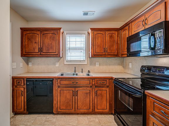 4th image of 137 Cypress Ct #1