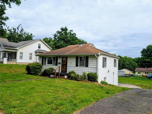3327 Seneca St, Saint Joseph, MO 64507