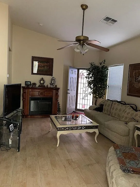 Charming 3 Bed, 2 Bath Single Family Home in Gilbert, AZ - $2250/mo — Photo 3