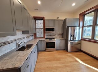 655 W Roscoe St #2, Chicago, IL 60657