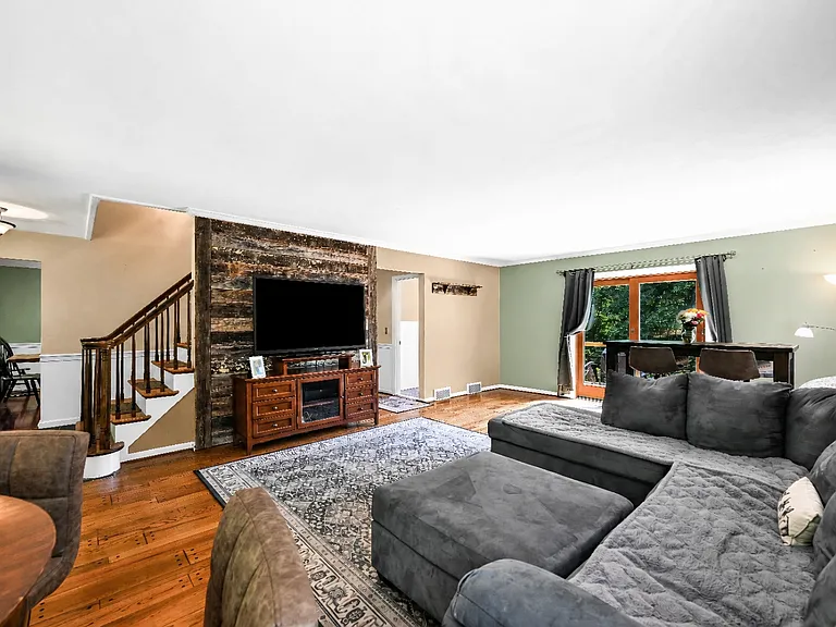 128 Old Town Farm Rd — Photo 5