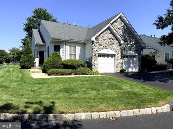 100 Meadowlark Dr, Hamilton, NJ 08690