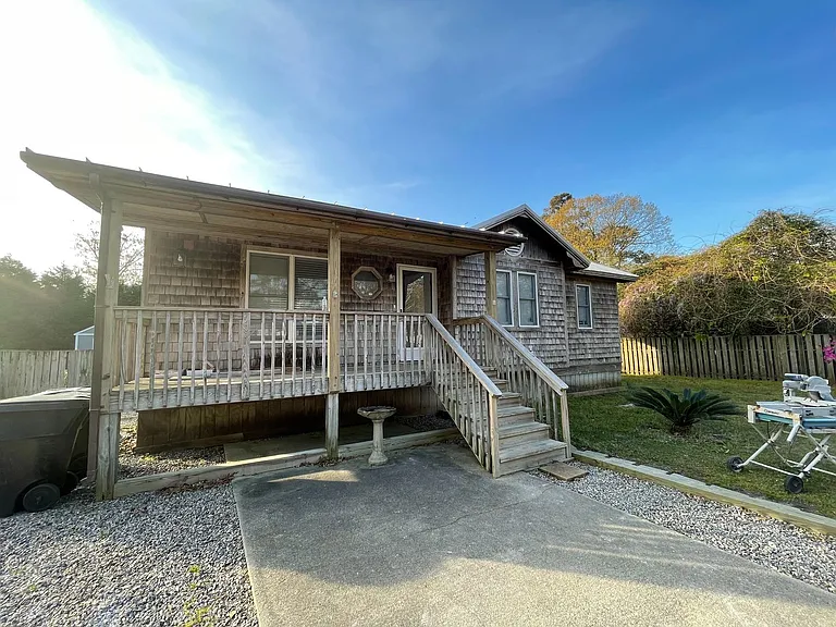 106 Airport Rd — Photo 1
