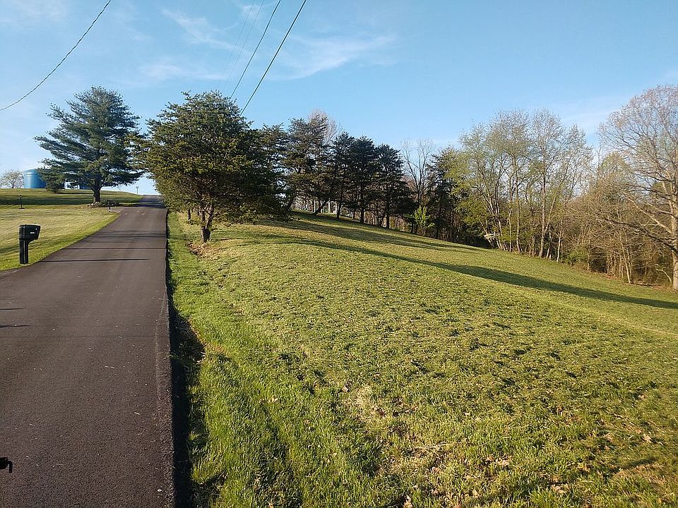 2nd image of 403 Chichester Ln
