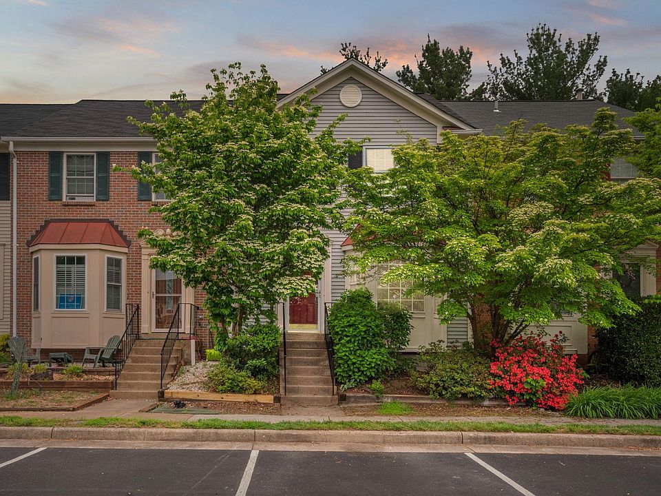 Welcome home to 736 Balls Bluff Rd NE