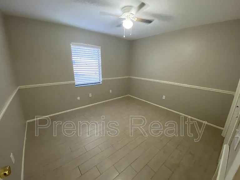 14875 Cromwell Dr — Photo 9