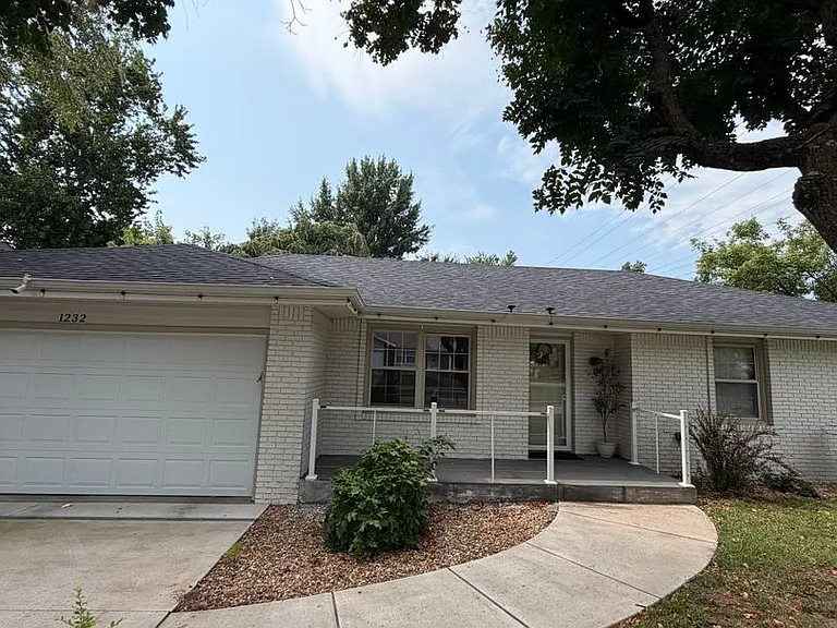 1232 W Berkeley St — Photo 2