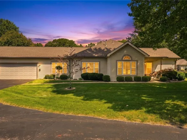 85 Stone Ridge Blvd, Hermitage, PA 16148