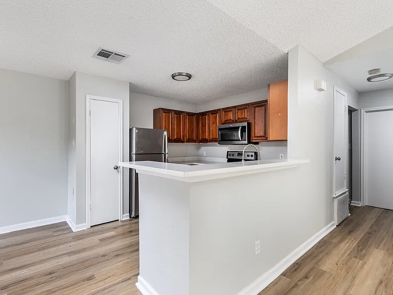 1803 Heatherglen Ln — Photo 6