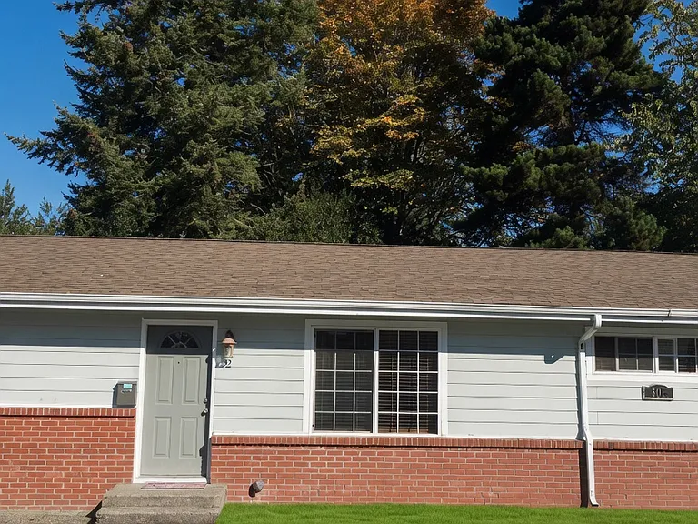 305 E Pear St — Photo 2