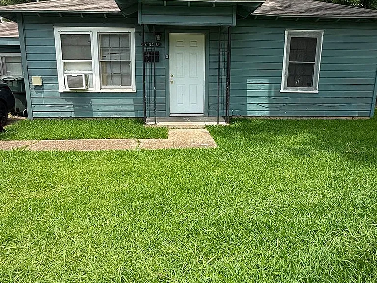 4450 Dallas St — Photo 1