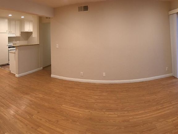 4th image of 18620 Hatteras St Unit 115