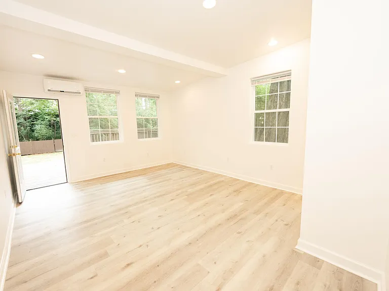 1270 Kendrick Rd NE — Photo 5