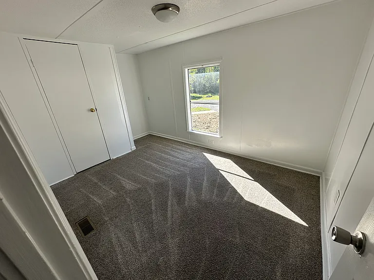 20 Paige Ave — Photo 2
