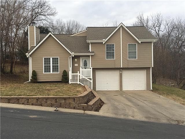 1st image of 313 NW Leanne Ln
