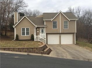 313 NW Leanne Ln, Blue Springs, MO 64015
