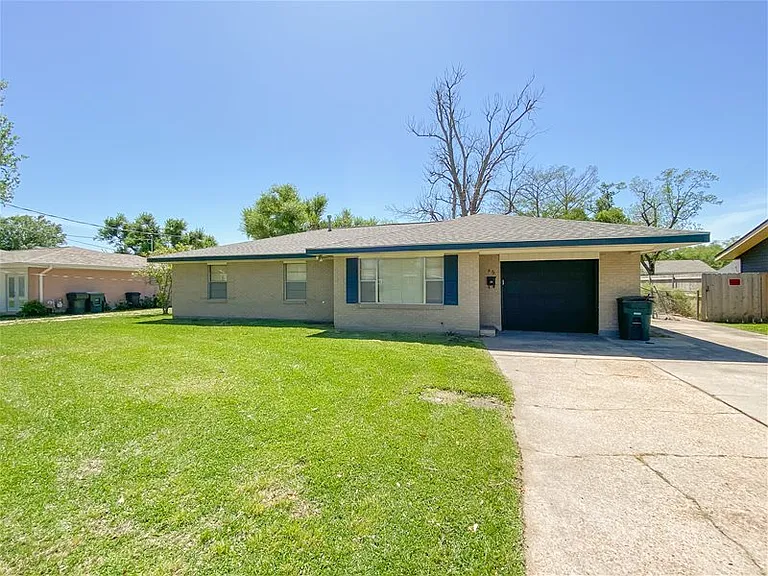 232 Arlington Dr — Photo 2
