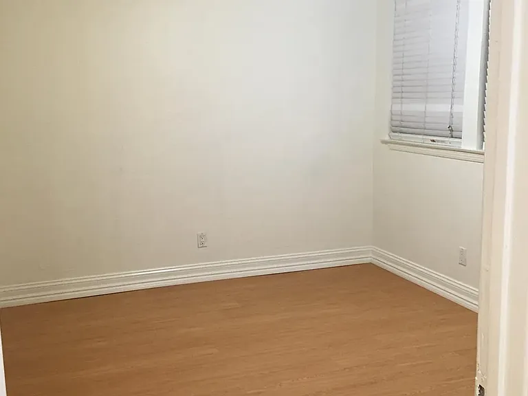 378 E Saint John St #3 — Photo 8
