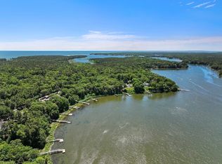 562 Poponessett Rd, Barnstable, MA 02630
