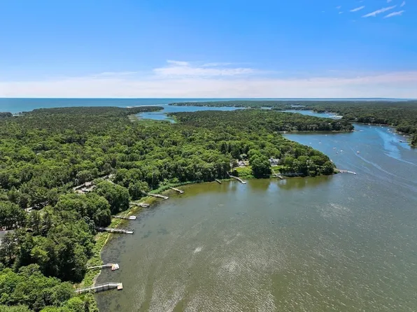 562 Poponessett Rd, Barnstable, MA 02630