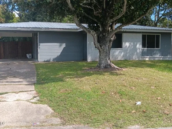 1808 Cherokee Dr, Pascagoula, MS 39581