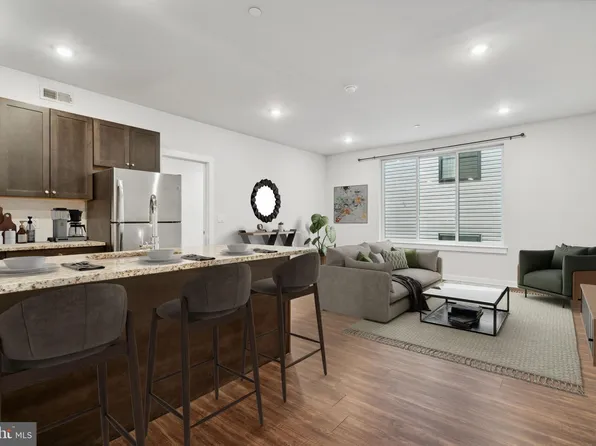 4217 Chestnut St #402, Philadelphia, PA 19104