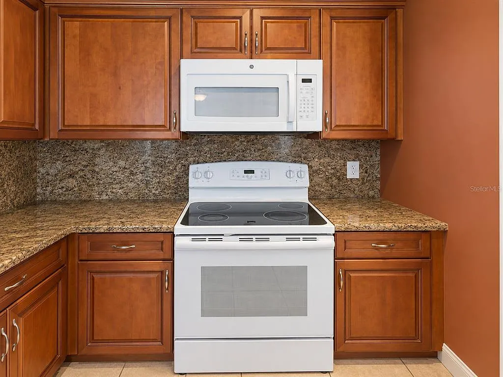 3 bed, 2.5 bath, 1768 sqft, $2,500 — Photo 3