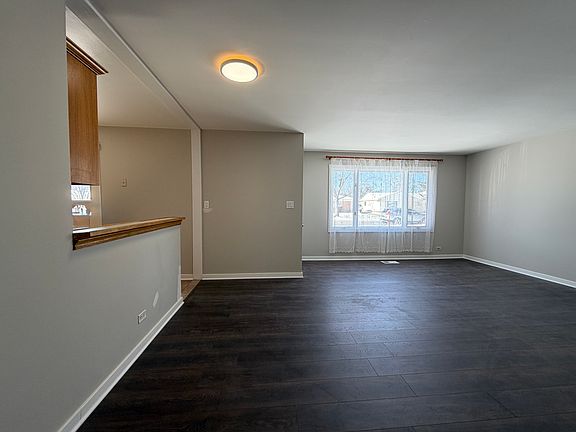 3rd image of 155 W Wayne Pl