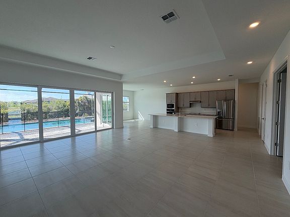 4th image of 7760 Lakes Edge Ln